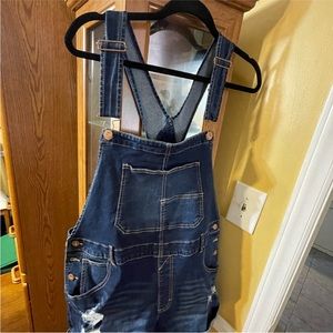 Juniors XXL (19) overall shorts